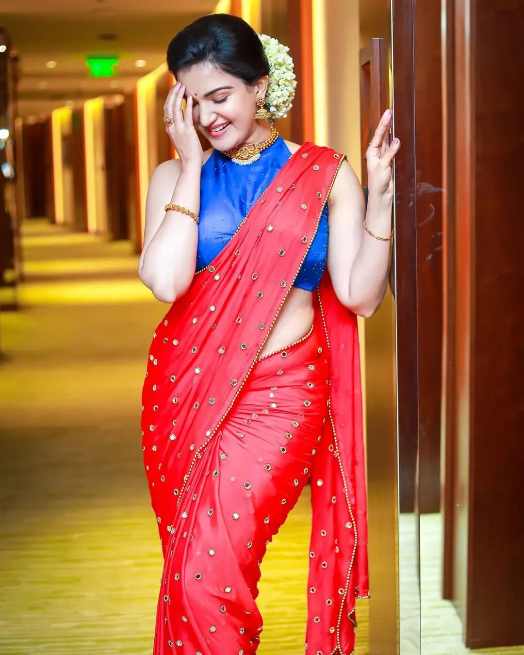 INDIAN ACTRESS HONEY ROSE IN SLEEVELESS RED SAREE 3